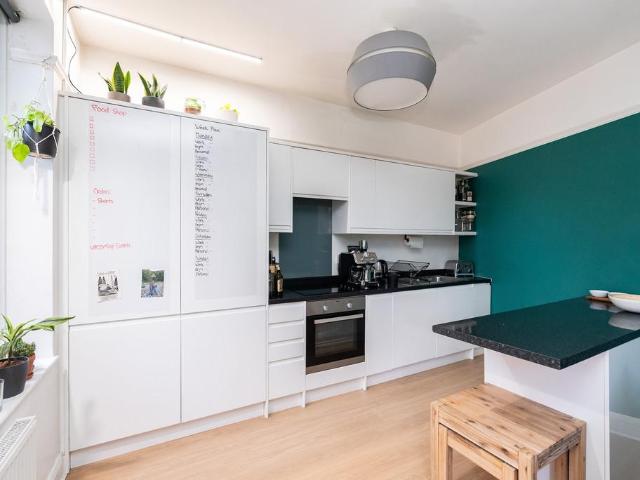 Flat for sale in Rose Hill, Pachesham Park