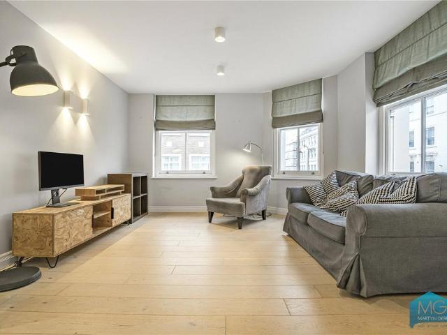Flat for sale in Kentish Town, Greater London