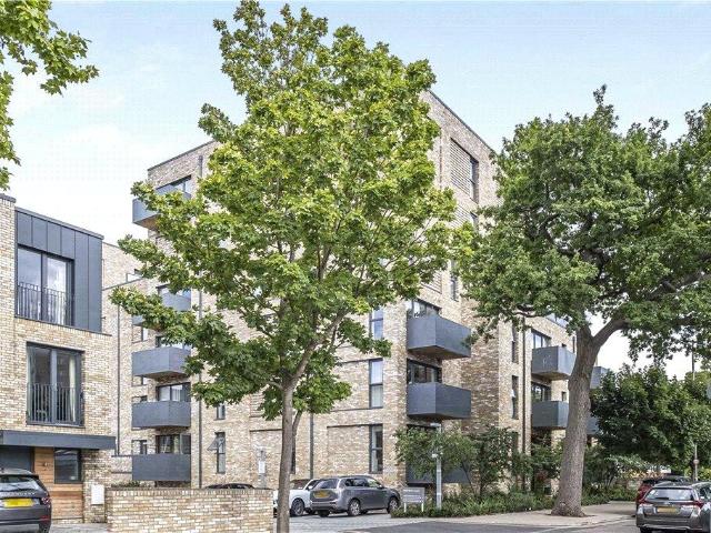 Flat for sale in Southfields, Greater London