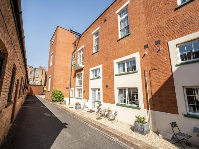 Flat for sale in North Town, Rumwell