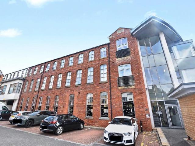 Flat for sale in West Yorkshire