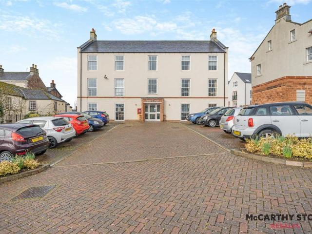 Flat for sale in Fell Lane