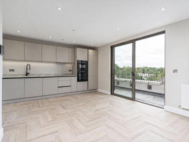 Flat for sale in London Borough of Croydon, Greater London