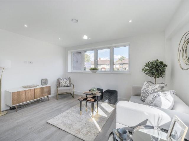 Flat for sale in Elmers End, Greater London