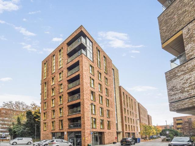 Flat for sale in London Borough of Lewisham, Cat Hill