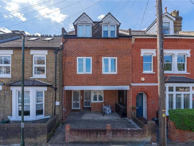 Flat for sale in St Margarets, Greater London