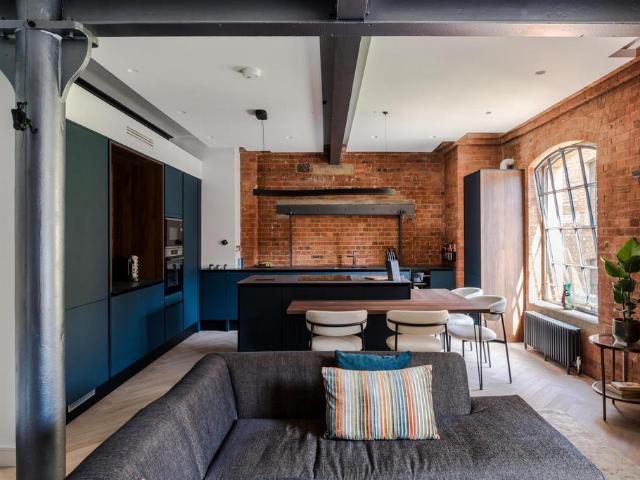 Flat for sale in Bromley-by-Bow, Greater London