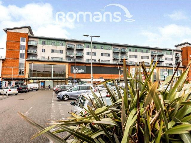 Flat for sale in Farnborough, Hampshire