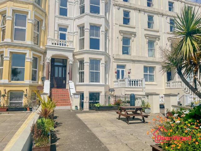 Flat for sale in Douglas, Scotland