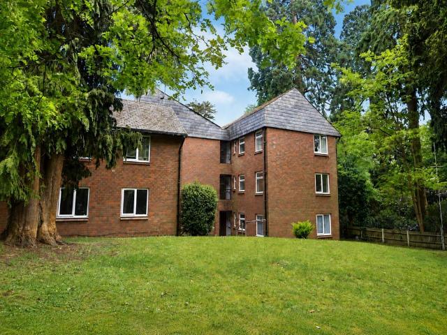 Flat for sale in Leighton-Linslade, Leighton Buzzard