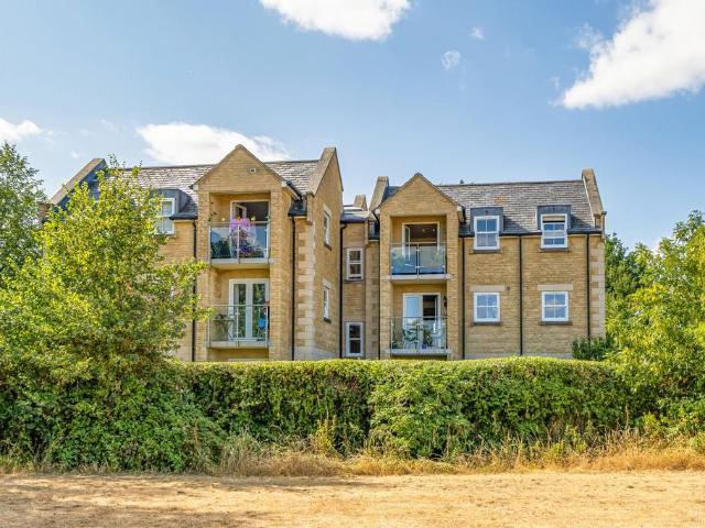 Flat for sale in Madley Park, Black Bourton