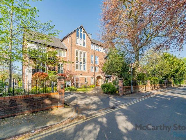 Flat for sale in Trafford Park, Greater Manchester