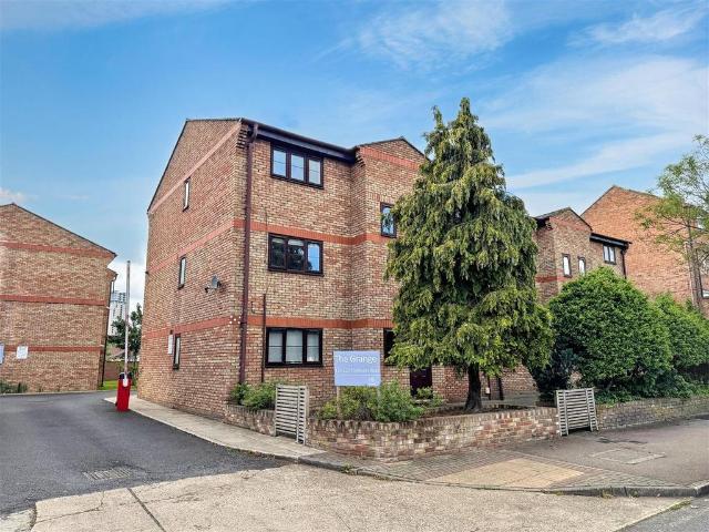 Flat for sale in Maryland, Greater London