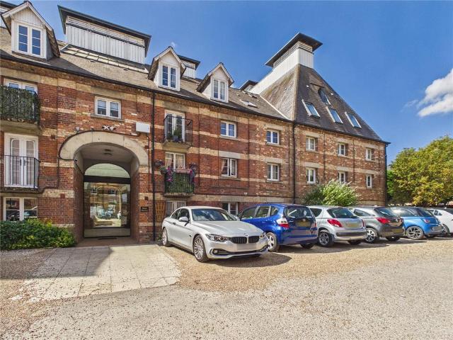 Flat for sale in Chelmondiston, Suffolk