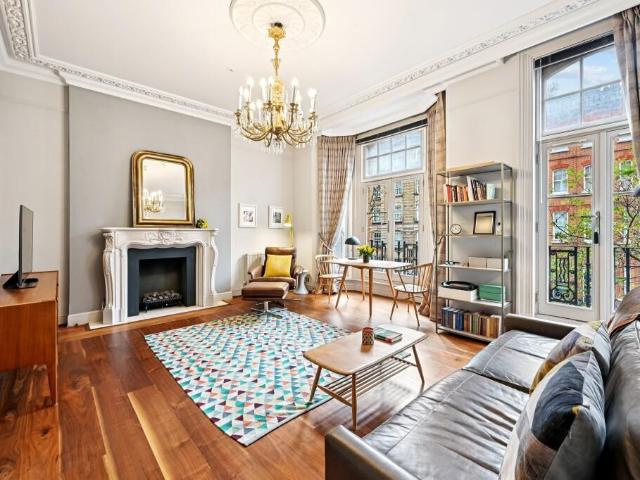 Flat for sale in Chelsea, Greater London