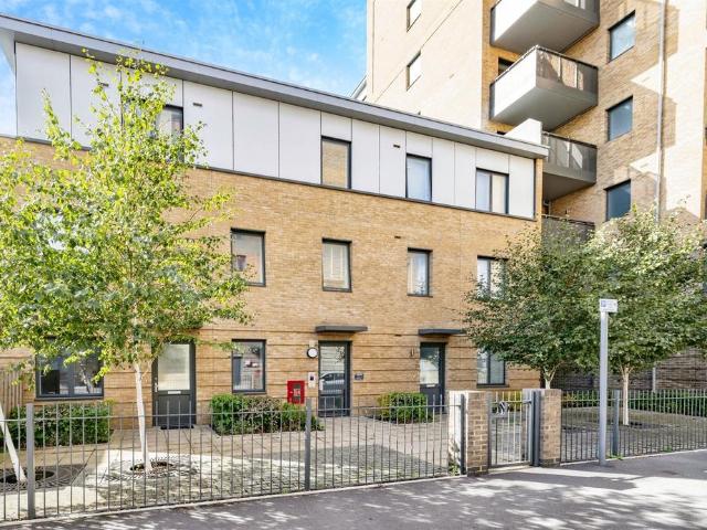 Flat for sale in North Watford
