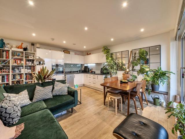 Flat for sale in Camberwell, Greater London