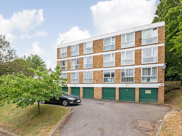 Flat for sale in London Borough of Croydon, South Norwood
