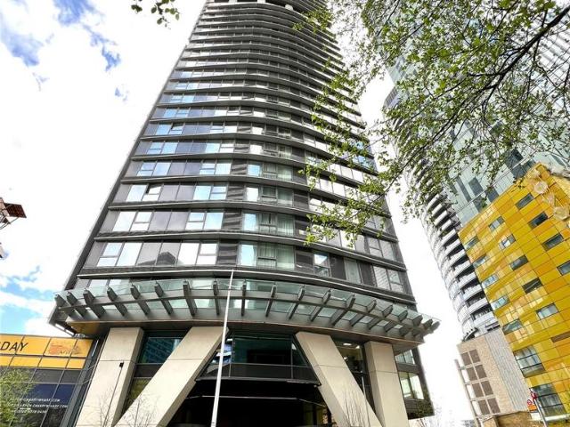 Flat for sale in Canary Wharf, Greater London