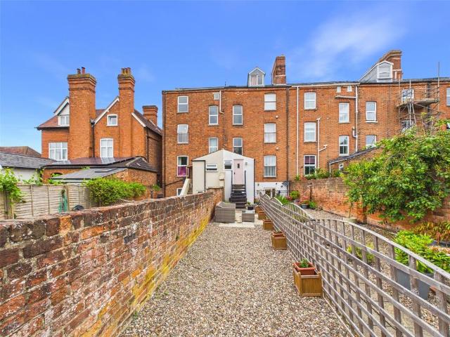 Flat for sale in Wotton, Gloucester