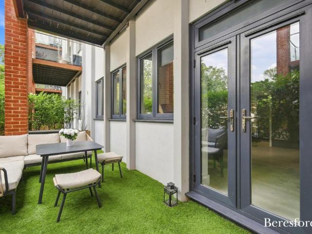 Flat for sale in Pilgrims' Hatch, Navestock Side