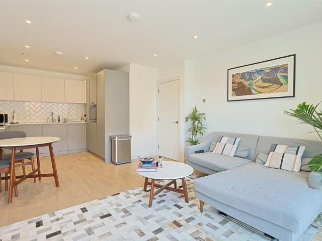 Flat for sale in London Borough of Ealing, Cat Hill