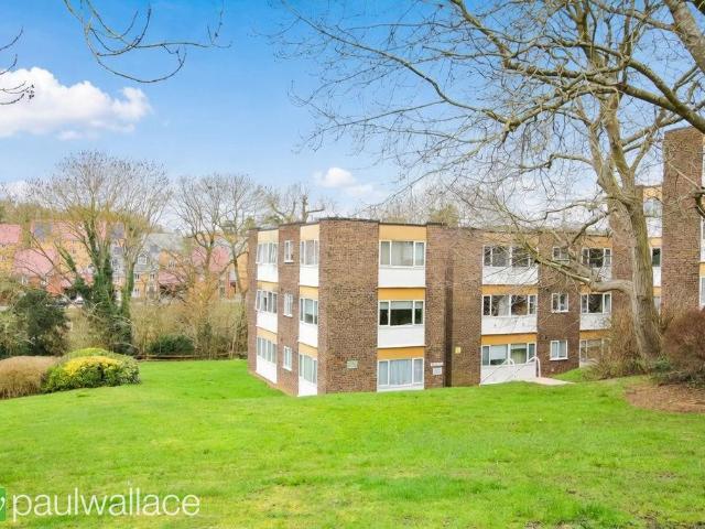 Flat for sale in Broxbourne, Hertfordshire