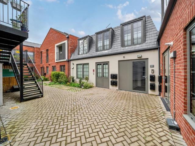 Flat for sale in Muswell Hill, Greater London