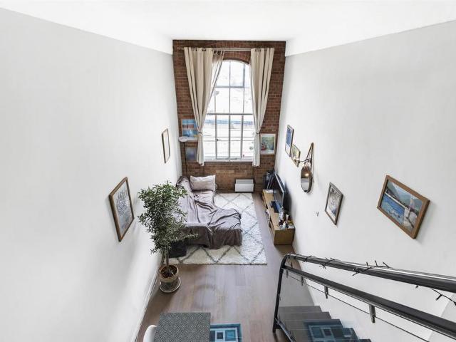 Flat for sale in Old Ford, Bow