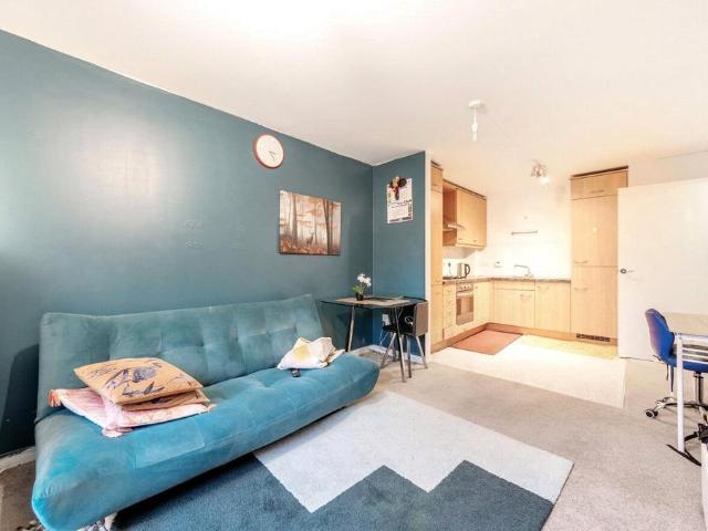 Flat for sale in Pachesham Park, Surrey