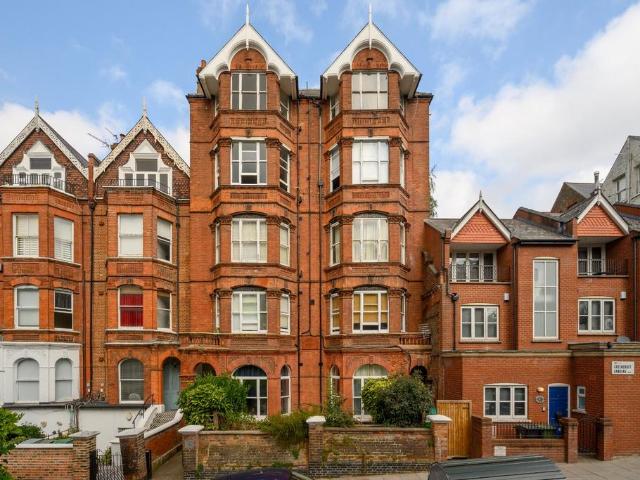Flat for sale in South Hampstead, Greater London