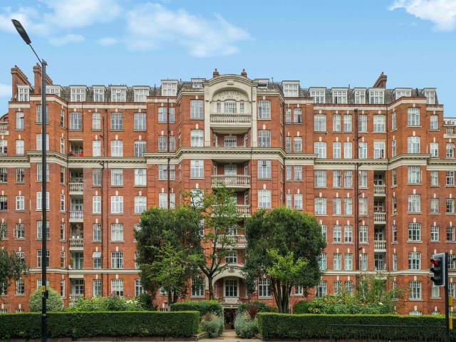 Flat for sale in St. John's Wood, Greater London