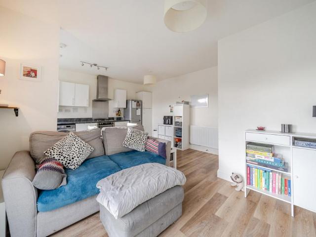 Flat for sale in Norton, King's Walden