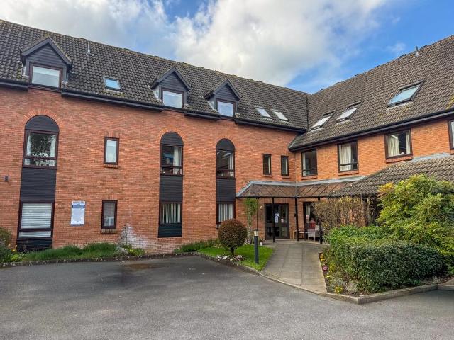 Flat for sale in Enborne, West Berkshire