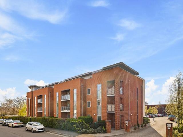 Flat for sale in World's End, Perryfields
