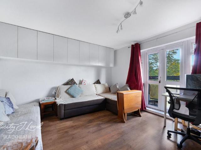 Flat for sale in Middle Park, Greater London