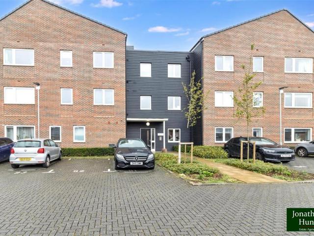 Flat for sale in Fretherne, Hertfordshire