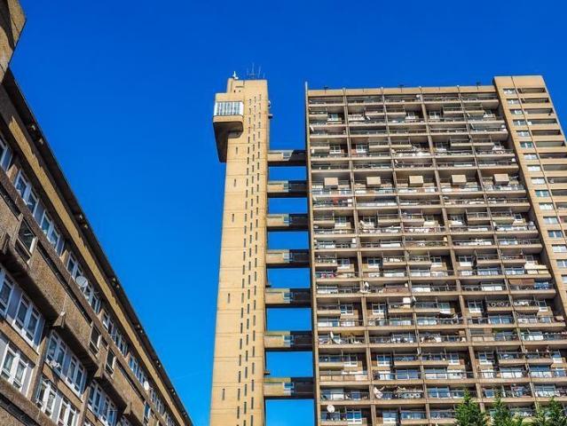 Flat for sale in North Kensington, Greater London
