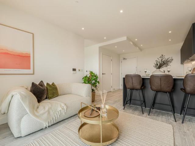 Flat for sale in London Borough of Hounslow, Strand