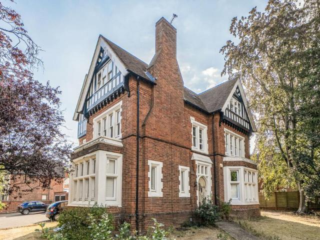 Flat for sale in Newtown, Reading
