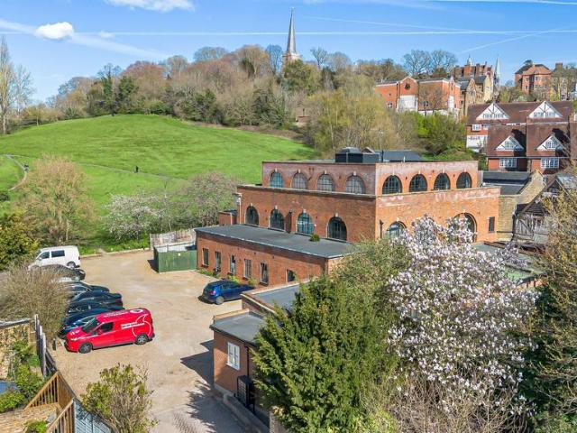 Flat for sale in Harrow On The Hill, Greater London