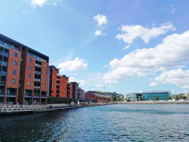 Flat for sale in SA1 Swansea Waterfront, Nangreaves