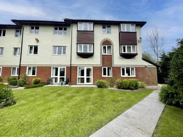 Flat for sale in Sharoe Green, Higher Bartle