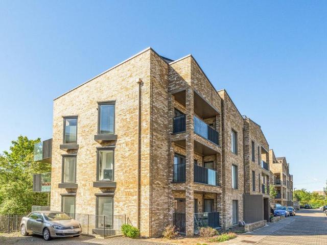 Flat for sale in London Borough of Merton, Collier's Wood