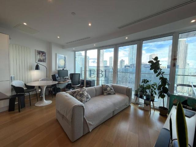 Flat for sale in Isle Of Dogs, Greater London