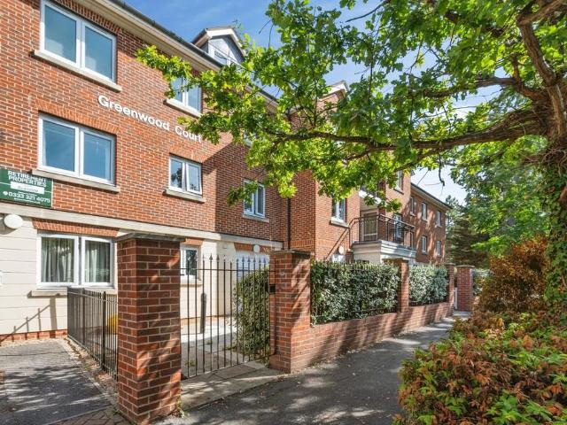 Flat for sale in Woodcote, Epsom