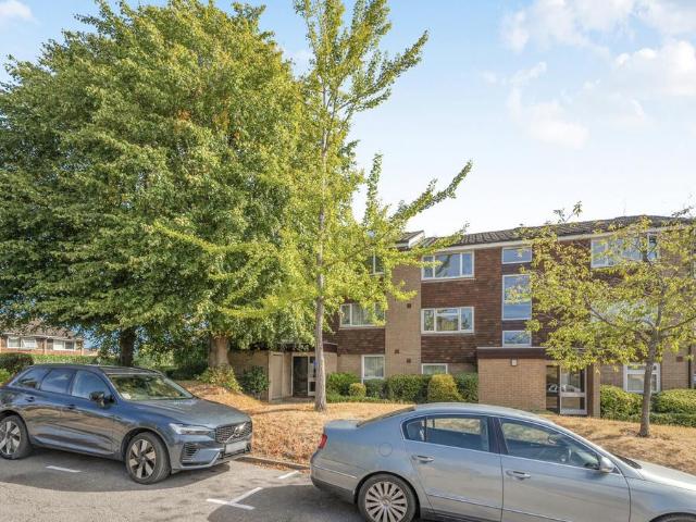 Flat for sale in London Borough of Croydon, Greater London