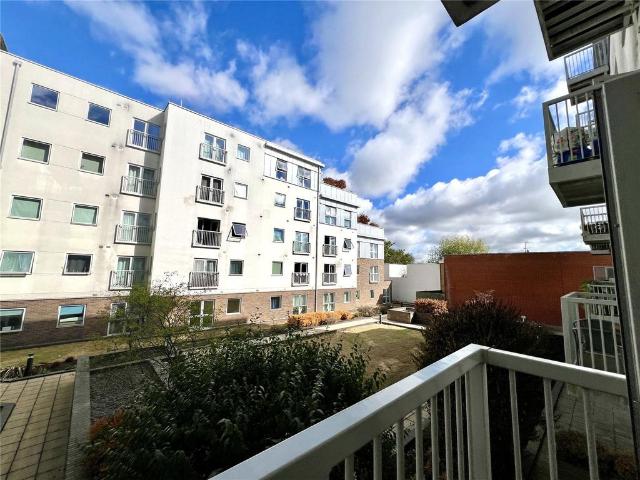 Flat for sale in Guildford Park, Guildford