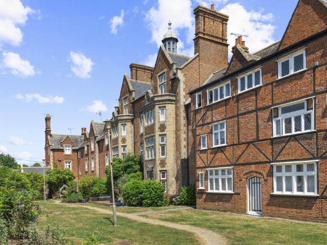 Flat for sale in Duton Hill, Essex
