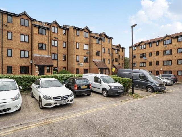 Flat for sale in London Borough of Lewisham, New Cross